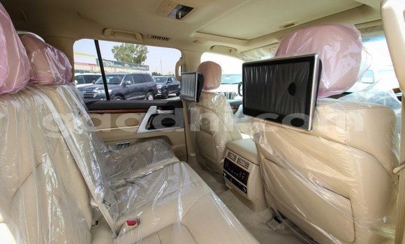 Nunua Mpya Toyota Land Cruiser Nyeupe Gari ndani ya Afgooye nchini Somalia Nunua Mpya Toyota Land Cruiser Nyeupe Gari ndani ya Afgooye nchini Somalia