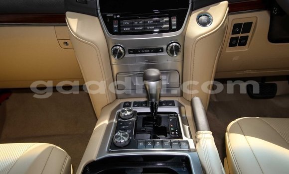Nunua Mpya Toyota Land Cruiser Nyeupe Gari ndani ya Afgooye nchini Somalia Nunua Mpya Toyota Land Cruiser Nyeupe Gari ndani ya Afgooye nchini Somalia