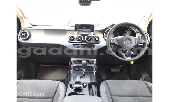 Acheter Import Voiture Mercedes-Benz 250 Bleu à Import - Dubai, Somalie Acheter Import Voiture Mercedes-Benz 250 Bleu à Import - Dubai, Somalie