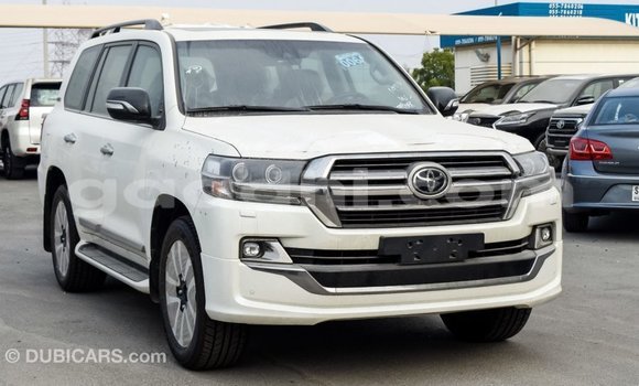 اشتري Imported Toyota Land Cruiser أبيض سيارة في Import - Dubai في الصومال اشتري Imported Toyota Land Cruiser أبيض سيارة في Import - Dubai في الصومال