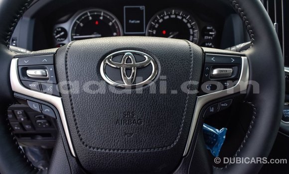 اشتري Imported Toyota Land Cruiser أبيض سيارة في Import - Dubai في الصومال اشتري Imported Toyota Land Cruiser أبيض سيارة في Import - Dubai في الصومال