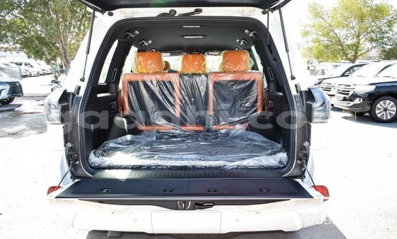Imported Lexus LX White Makiinaa iti Import - Dubai keessatti Somalia keessatti Imported Lexus LX White Makiinaa iti Import - Dubai keessatti Somalia keessatti