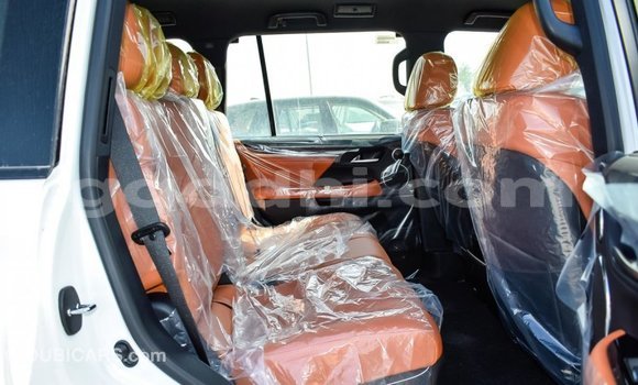 Imported Lexus LX White Makiinaa iti Import - Dubai keessatti Somalia keessatti Imported Lexus LX White Makiinaa iti Import - Dubai keessatti Somalia keessatti