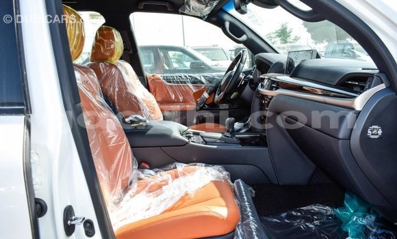 Imported Lexus LX White Makiinaa iti Import - Dubai keessatti Somalia keessatti Imported Lexus LX White Makiinaa iti Import - Dubai keessatti Somalia keessatti