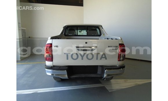 اشتري Imported Toyota Hilux أبيض سيارة في Import - Dubai في الصومال اشتري Imported Toyota Hilux أبيض سيارة في Import - Dubai في الصومال