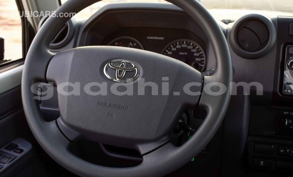 اشتري Imported Toyota Land Cruiser أبيض سيارة في Import - Dubai في الصومال اشتري Imported Toyota Land Cruiser أبيض سيارة في Import - Dubai في الصومال