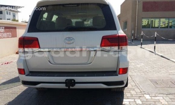 اشتري Imported Toyota Land Cruiser أبيض سيارة في Import - Dubai في الصومال اشتري Imported Toyota Land Cruiser أبيض سيارة في Import - Dubai في الصومال