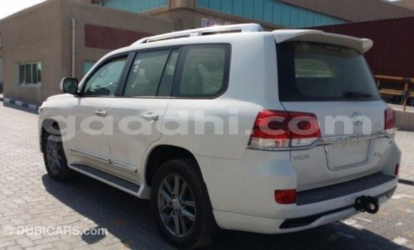 اشتري Imported Toyota Land Cruiser أبيض سيارة في Import - Dubai في الصومال اشتري Imported Toyota Land Cruiser أبيض سيارة في Import - Dubai في الصومال