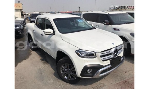 Acheter Import Voiture Mercedes-Benz 250 Blanc à Import - Dubai, Somalie Acheter Import Voiture Mercedes-Benz 250 Blanc à Import - Dubai, Somalie