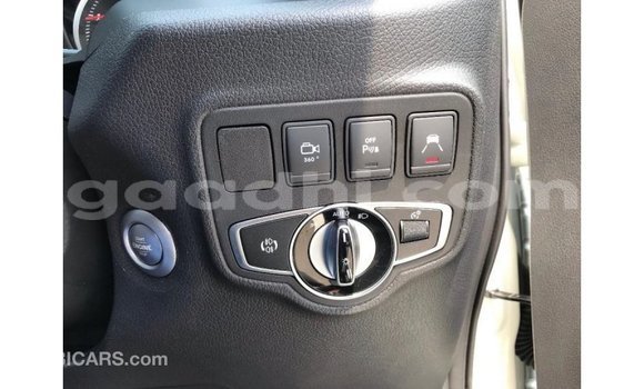 Acheter Import Voiture Mercedes-Benz 250 Blanc à Import - Dubai, Somalie Acheter Import Voiture Mercedes-Benz 250 Blanc à Import - Dubai, Somalie