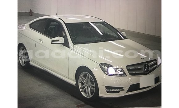 ይግዙ Imported Mercedes-Benz 190 ነጭ መኪና በ Import - Dubai በ ሶማሊያ ይግዙ Imported Mercedes-Benz 190 ነጭ መኪና በ Import - Dubai በ ሶማሊያ