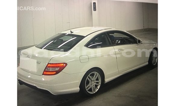 ይግዙ Imported Mercedes-Benz 190 ነጭ መኪና በ Import - Dubai በ ሶማሊያ ይግዙ Imported Mercedes-Benz 190 ነጭ መኪና በ Import - Dubai በ ሶማሊያ