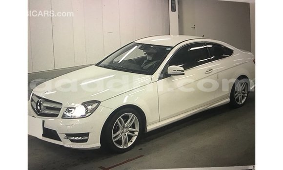 ይግዙ Imported Mercedes-Benz 190 ነጭ መኪና በ Import - Dubai በ ሶማሊያ ይግዙ Imported Mercedes-Benz 190 ነጭ መኪና በ Import - Dubai በ ሶማሊያ