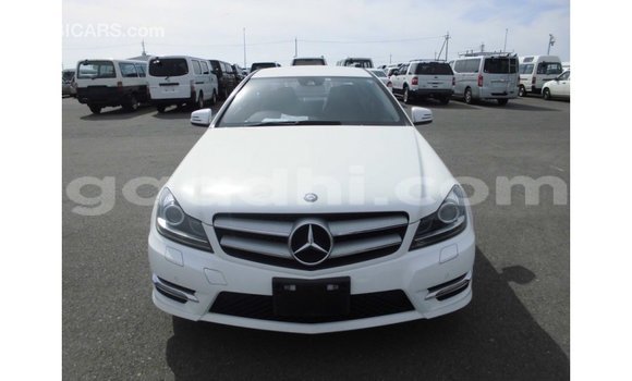 ይግዙ Imported Mercedes-Benz 190 ነጭ መኪና በ Import - Dubai በ ሶማሊያ ይግዙ Imported Mercedes-Benz 190 ነጭ መኪና በ Import - Dubai በ ሶማሊያ