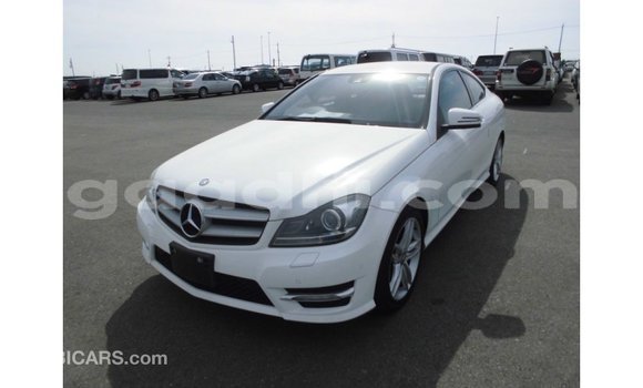 ይግዙ Imported Mercedes-Benz 190 ነጭ መኪና በ Import - Dubai በ ሶማሊያ ይግዙ Imported Mercedes-Benz 190 ነጭ መኪና በ Import - Dubai በ ሶማሊያ