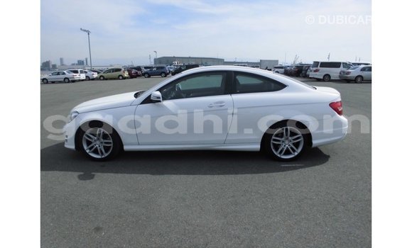 ይግዙ Imported Mercedes-Benz 190 ነጭ መኪና በ Import - Dubai በ ሶማሊያ ይግዙ Imported Mercedes-Benz 190 ነጭ መኪና በ Import - Dubai በ ሶማሊያ