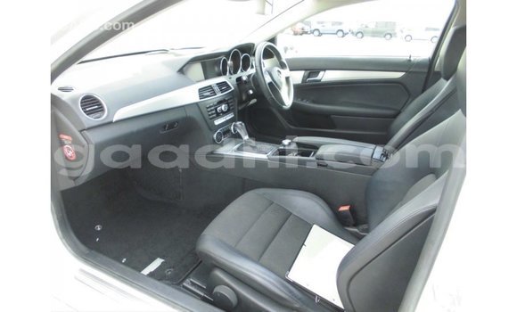 ይግዙ Imported Mercedes-Benz 190 ነጭ መኪና በ Import - Dubai በ ሶማሊያ ይግዙ Imported Mercedes-Benz 190 ነጭ መኪና በ Import - Dubai በ ሶማሊያ