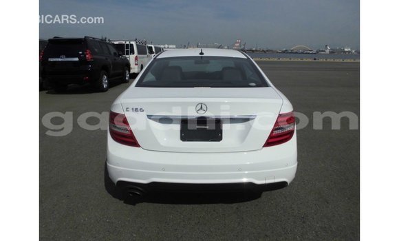 ይግዙ Imported Mercedes-Benz 190 ነጭ መኪና በ Import - Dubai በ ሶማሊያ ይግዙ Imported Mercedes-Benz 190 ነጭ መኪና በ Import - Dubai በ ሶማሊያ