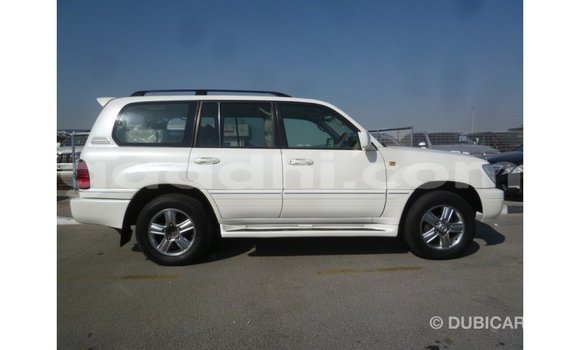 ይግዙ Imported Toyota Land Cruiser ነጭ መኪና በ Import - Dubai በ ሶማሊያ ይግዙ Imported Toyota Land Cruiser ነጭ መኪና በ Import - Dubai በ ሶማሊያ
