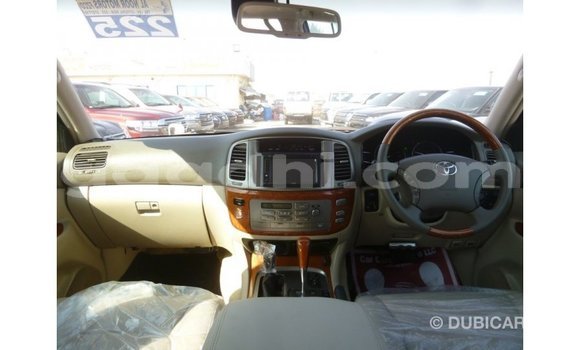 ይግዙ Imported Toyota Land Cruiser ነጭ መኪና በ Import - Dubai በ ሶማሊያ ይግዙ Imported Toyota Land Cruiser ነጭ መኪና በ Import - Dubai በ ሶማሊያ