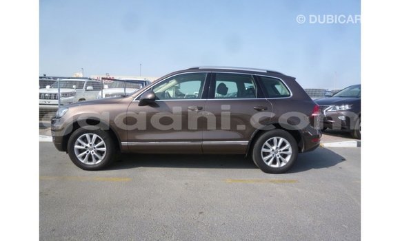 Acheter Import Voiture Volkswagen Touareg Marron à Import - Dubai, Somalie Acheter Import Voiture Volkswagen Touareg Marron à Import - Dubai, Somalie