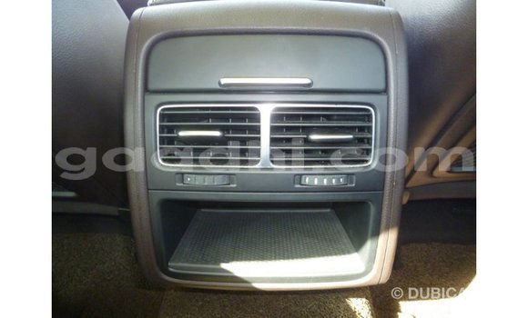 Acheter Import Voiture Volkswagen Touareg Marron à Import - Dubai, Somalie Acheter Import Voiture Volkswagen Touareg Marron à Import - Dubai, Somalie
