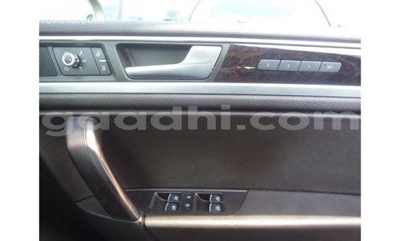 Acheter Import Voiture Volkswagen Touareg Marron à Import - Dubai, Somalie Acheter Import Voiture Volkswagen Touareg Marron à Import - Dubai, Somalie