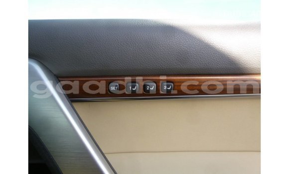 Acheter Import Voiture Toyota Land Cruiser Noir à Import - Dubai, Somalie Acheter Import Voiture Toyota Land Cruiser Noir à Import - Dubai, Somalie