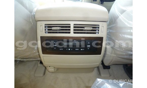Acheter Import Voiture Toyota Land Cruiser Blanc à Import - Dubai, Somalie Acheter Import Voiture Toyota Land Cruiser Blanc à Import - Dubai, Somalie