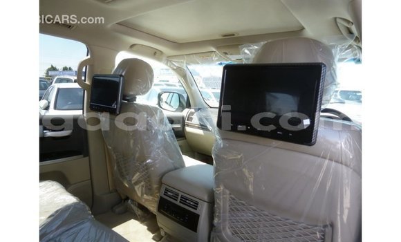 Acheter Import Voiture Toyota Land Cruiser Blanc à Import - Dubai, Somalie Acheter Import Voiture Toyota Land Cruiser Blanc à Import - Dubai, Somalie