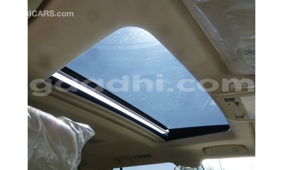 Acheter Import Voiture Toyota Land Cruiser Blanc à Import - Dubai, Somalie Acheter Import Voiture Toyota Land Cruiser Blanc à Import - Dubai, Somalie