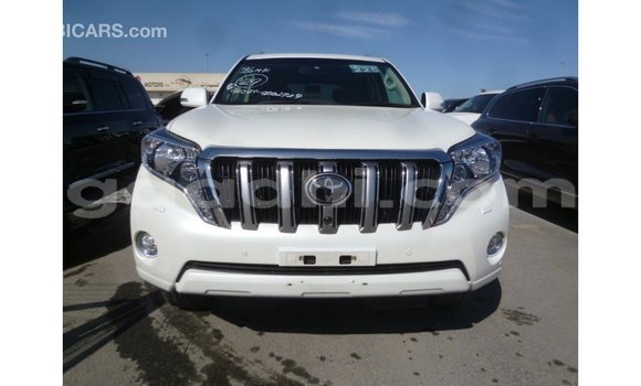 Acheter Import Voiture Toyota Prado Blanc à Import - Dubai, Somalie Acheter Import Voiture Toyota Prado Blanc à Import - Dubai, Somalie