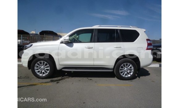 Acheter Import Voiture Toyota Prado Blanc à Import - Dubai, Somalie Acheter Import Voiture Toyota Prado Blanc à Import - Dubai, Somalie