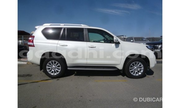 Acheter Import Voiture Toyota Prado Blanc à Import - Dubai, Somalie Acheter Import Voiture Toyota Prado Blanc à Import - Dubai, Somalie