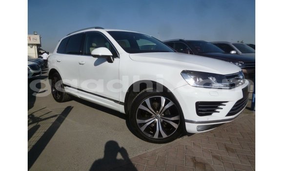 Buy Import Volkswagen Touareg White Car in Import - Dubai in Somalia