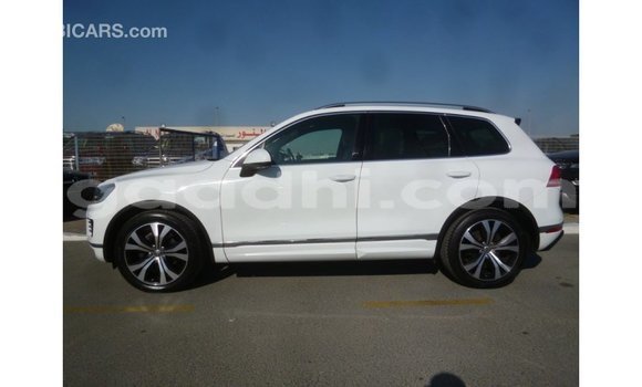 Acheter Import Voiture Volkswagen Touareg Blanc à Import - Dubai, Somalie Acheter Import Voiture Volkswagen Touareg Blanc à Import - Dubai, Somalie