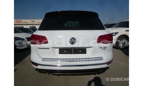 Acheter Import Voiture Volkswagen Touareg Blanc à Import - Dubai, Somalie Acheter Import Voiture Volkswagen Touareg Blanc à Import - Dubai, Somalie