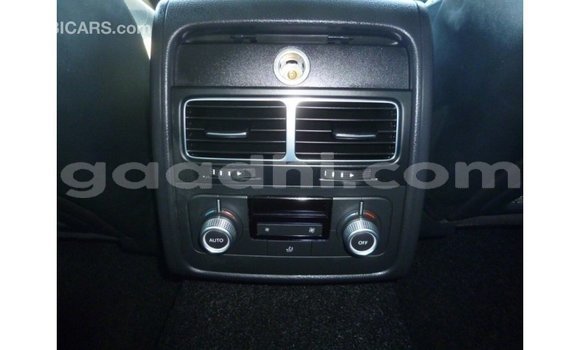 Acheter Import Voiture Volkswagen Touareg Blanc à Import - Dubai, Somalie Acheter Import Voiture Volkswagen Touareg Blanc à Import - Dubai, Somalie