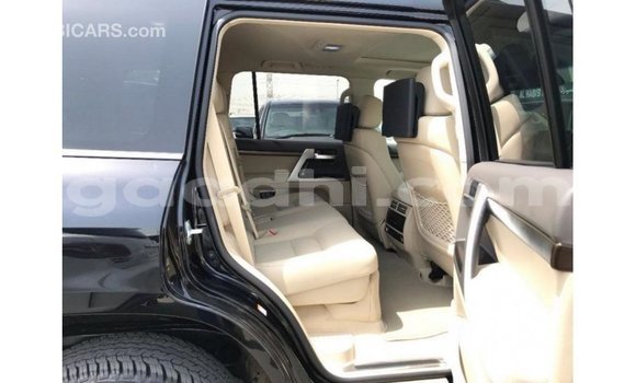 ይግዙ Imported Toyota Land Cruiser ጥቁር መኪና በ Import - Dubai በ ሶማሊያ ይግዙ Imported Toyota Land Cruiser ጥቁር መኪና በ Import - Dubai በ ሶማሊያ