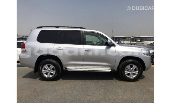 ይግዙ Imported Toyota Land Cruiser ሌላ መኪና በ Import - Dubai በ ሶማሊያ ይግዙ Imported Toyota Land Cruiser ሌላ መኪና በ Import - Dubai በ ሶማሊያ