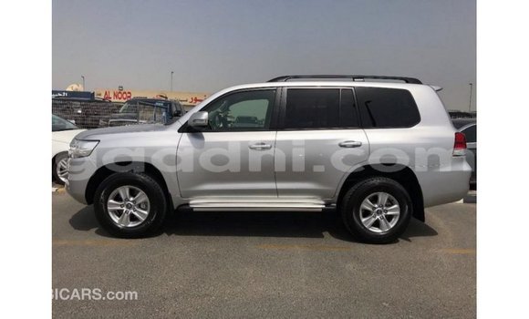 ይግዙ Imported Toyota Land Cruiser ሌላ መኪና በ Import - Dubai በ ሶማሊያ ይግዙ Imported Toyota Land Cruiser ሌላ መኪና በ Import - Dubai በ ሶማሊያ