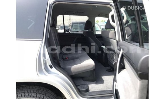 ይግዙ Imported Toyota Land Cruiser ሌላ መኪና በ Import - Dubai በ ሶማሊያ ይግዙ Imported Toyota Land Cruiser ሌላ መኪና በ Import - Dubai በ ሶማሊያ