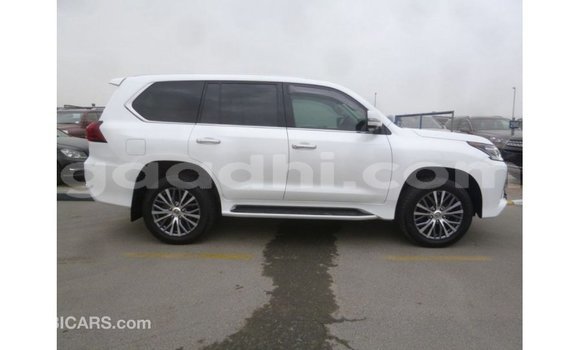 Acheter Import Voiture Lexus LX Blanc à Import - Dubai, Somalie Acheter Import Voiture Lexus LX Blanc à Import - Dubai, Somalie