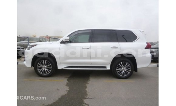 Acheter Import Voiture Lexus LX Blanc à Import - Dubai, Somalie Acheter Import Voiture Lexus LX Blanc à Import - Dubai, Somalie
