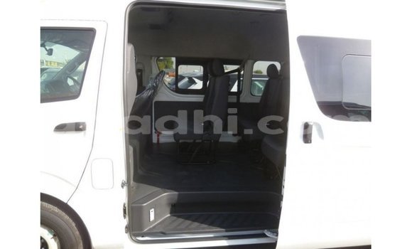 Acheter Import Voiture Toyota Hiace Blanc à Import - Dubai, Somalie Acheter Import Voiture Toyota Hiace Blanc à Import - Dubai, Somalie