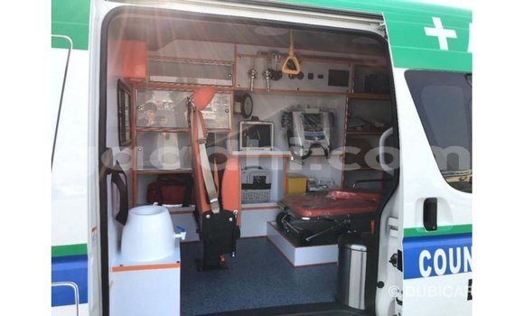 Acheter Import Voiture Toyota Hiace Blanc à Import - Dubai, Somalie Acheter Import Voiture Toyota Hiace Blanc à Import - Dubai, Somalie