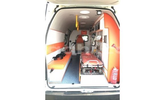 Acheter Import Voiture Toyota Hiace Blanc à Import - Dubai, Somalie Acheter Import Voiture Toyota Hiace Blanc à Import - Dubai, Somalie