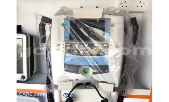 Acheter Import Voiture Toyota Hiace Blanc à Import - Dubai, Somalie Acheter Import Voiture Toyota Hiace Blanc à Import - Dubai, Somalie