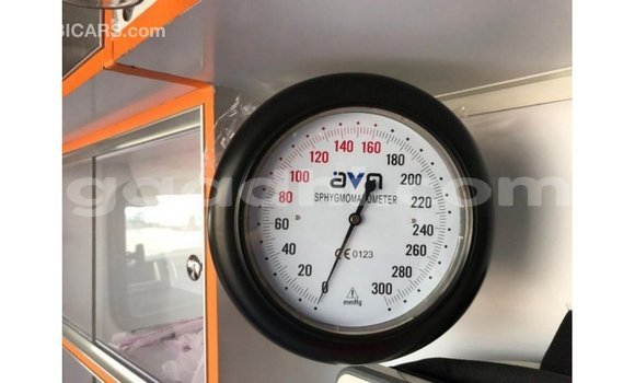 Acheter Import Voiture Toyota Hiace Blanc à Import - Dubai, Somalie Acheter Import Voiture Toyota Hiace Blanc à Import - Dubai, Somalie