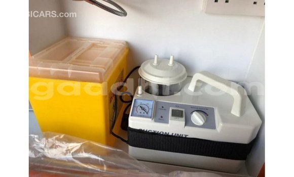 Acheter Import Voiture Toyota Hiace Blanc à Import - Dubai, Somalie Acheter Import Voiture Toyota Hiace Blanc à Import - Dubai, Somalie